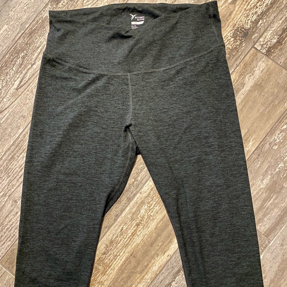 Old Navy Active Go-Dry cropped high waisted leggings.